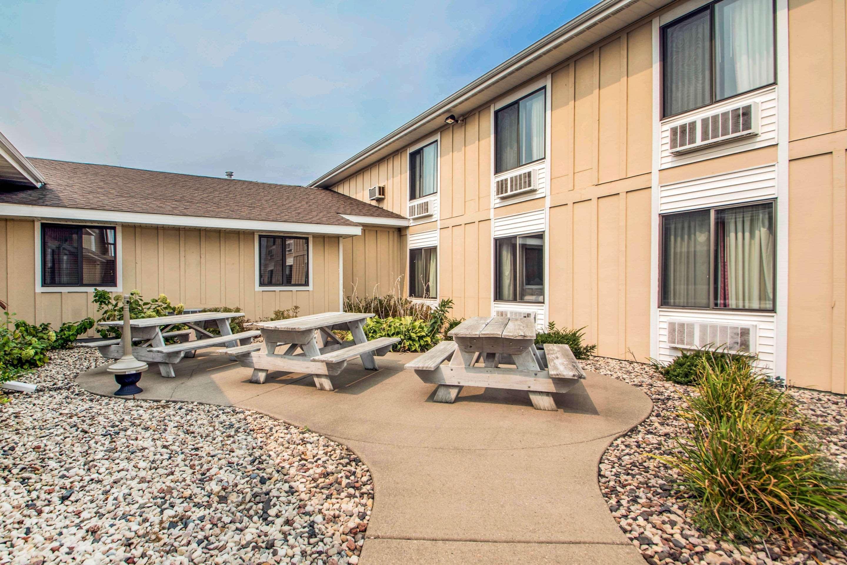 Clarion Pointe Hotell Tomah Exteriör bild